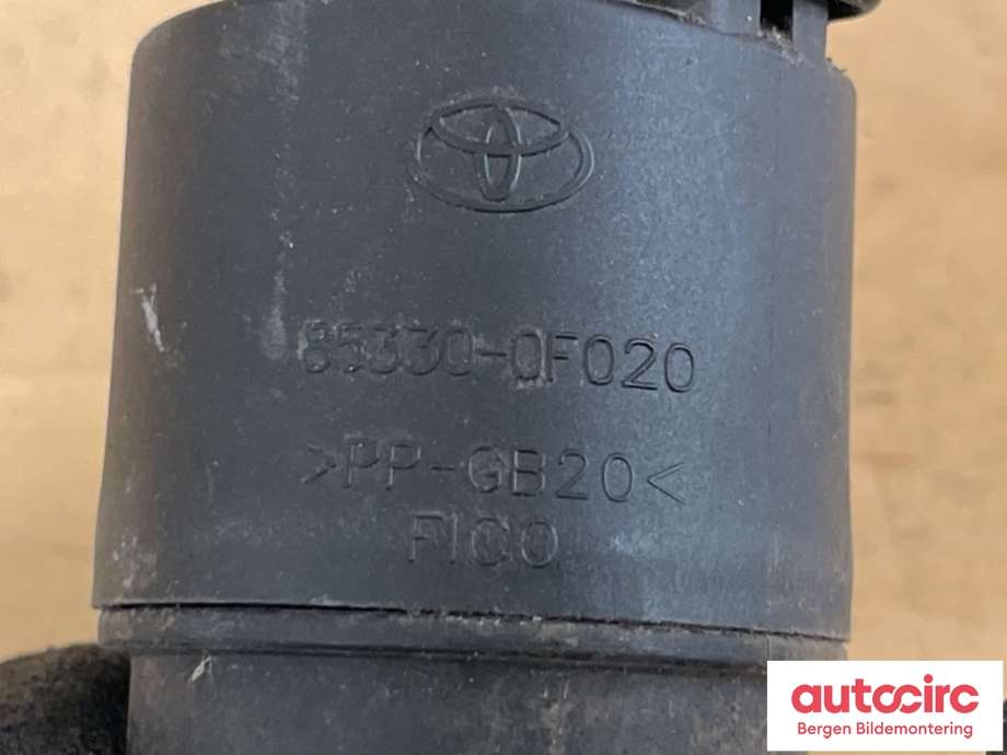 Spylerpumpe bak til Toyota Yaris 2012-2014 (Type III, Fase 1) (TOYOTA|853300F020||85330-F020)