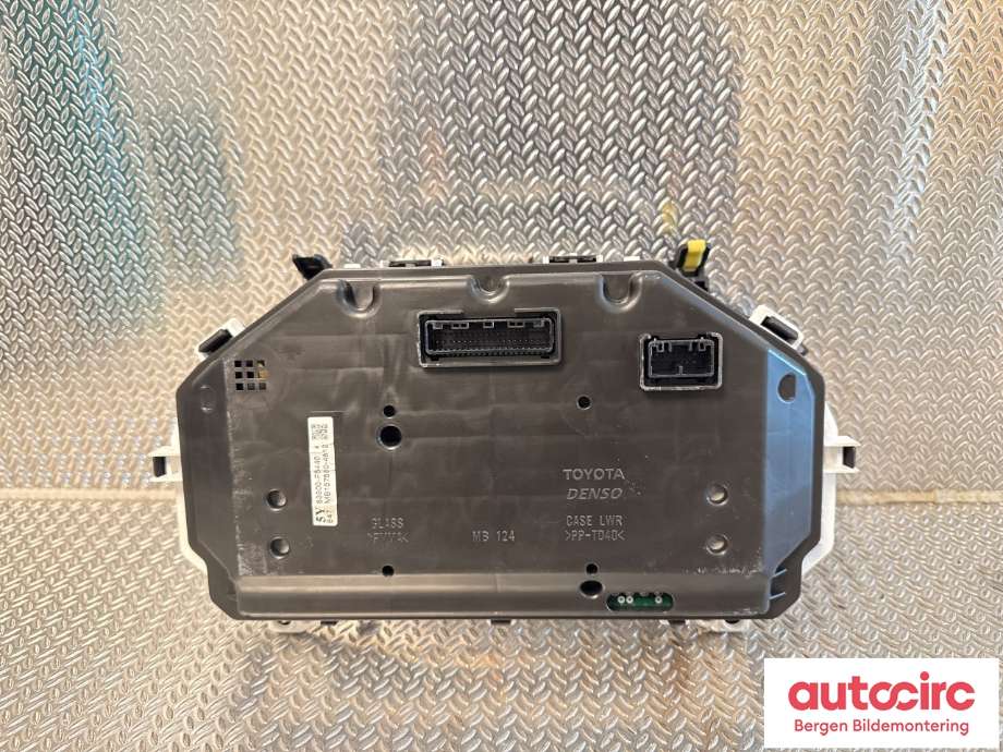Speedometer til Toyota Yaris 2014-2020 (Type III, Fase 2)  (TOYOTA|83800F5441|83800F5440|)