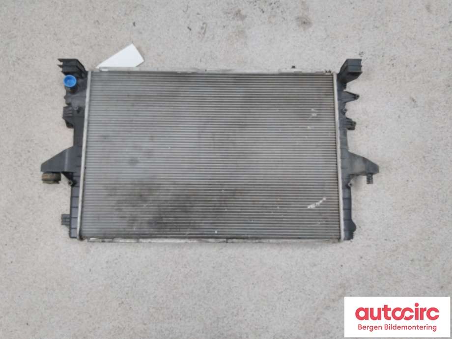 Radiator (manuell gir) til VW Transporter / Caravelle 2009-2015 (Fase 2) (T5) (T5) (VOLKSWAGEN|7E0 121 253 A|)
