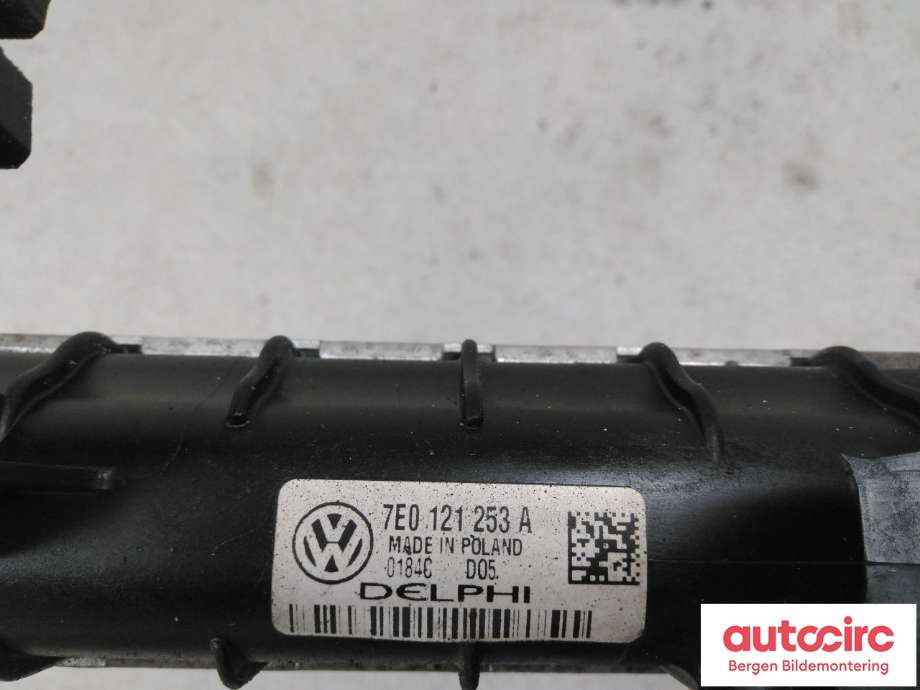Radiator (manuell gir) til VW Transporter / Caravelle 2009-2015 (Fase 2) (T5) (T5) (VOLKSWAGEN|7E0 121 253 A|)