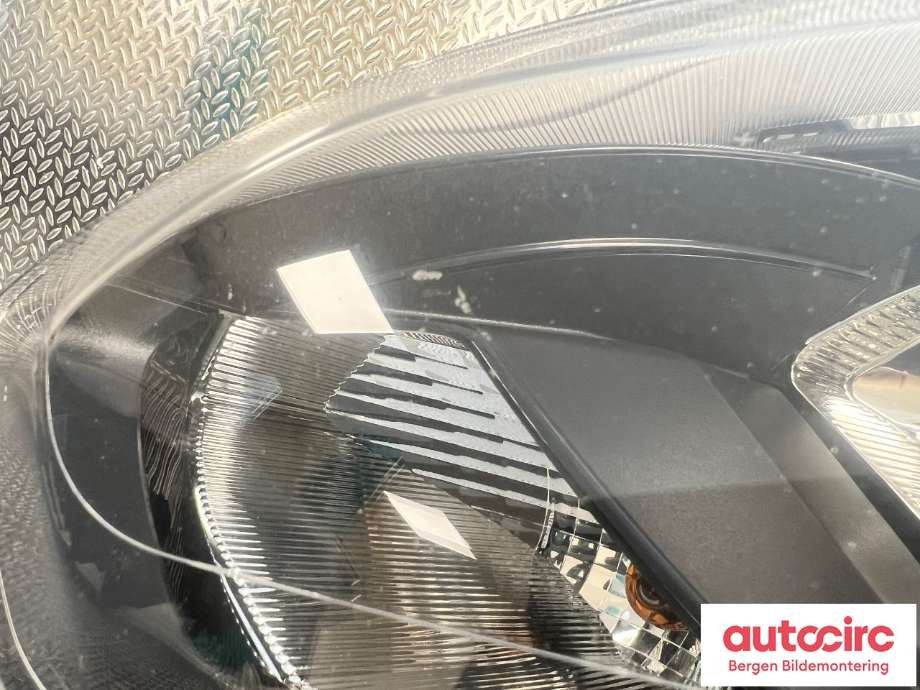 Frontlykt venstre halogen til Ford Transit Connect 2013-2018 Type II, Fase 1 (FORD|1827692|)