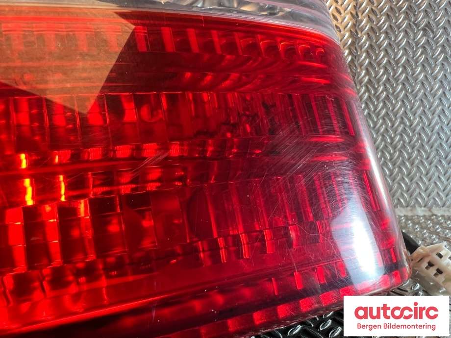 Baklykt høyre til Subaru Forester 2002-2005 (Type II, Fase 1)  (SUBARU|84201SA060||84912SA060)