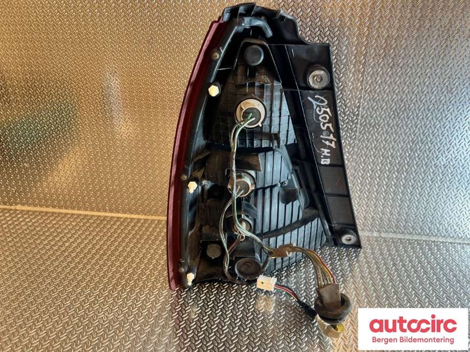 Baklykt høyre til Subaru Forester 2002-2005 (Type II, Fase 1)  (SUBARU|84201SA060||84912SA060)