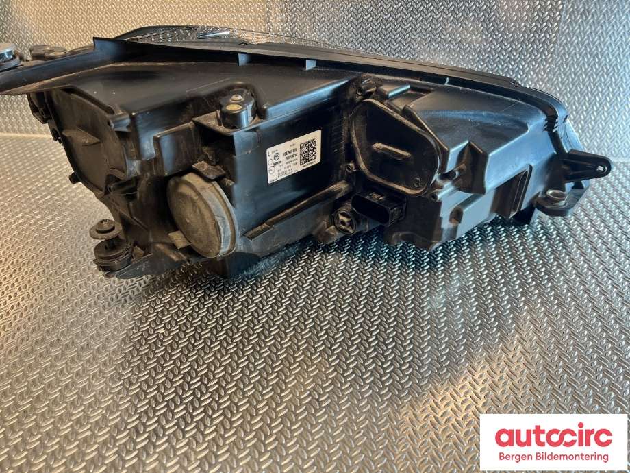 Frontlykt venstre halogen til VW e-Golf 2014-2017 (Fase 1)  (VOLKSWAGEN|5GE 941 773|)
