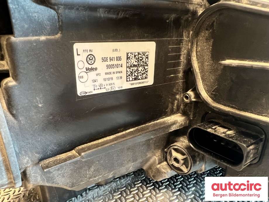 Frontlykt venstre halogen til VW e-Golf 2014-2017 (Fase 1)  (VOLKSWAGEN|5GE 941 773|)