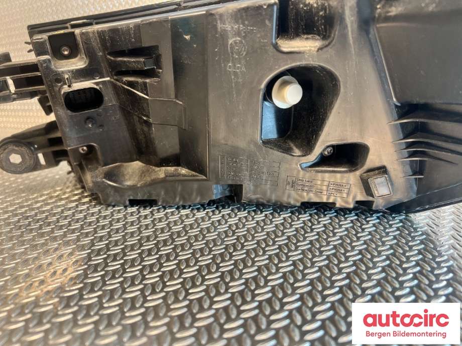 Baklykt venstre til VW ID.4 2020-->>  (VOLKSWAGEN|11A 945 095|)