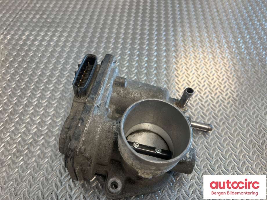 Spjeldhus til Toyota Yaris 2014-2020 (Type III, Fase 2) (TOYOTA|2203047040|)