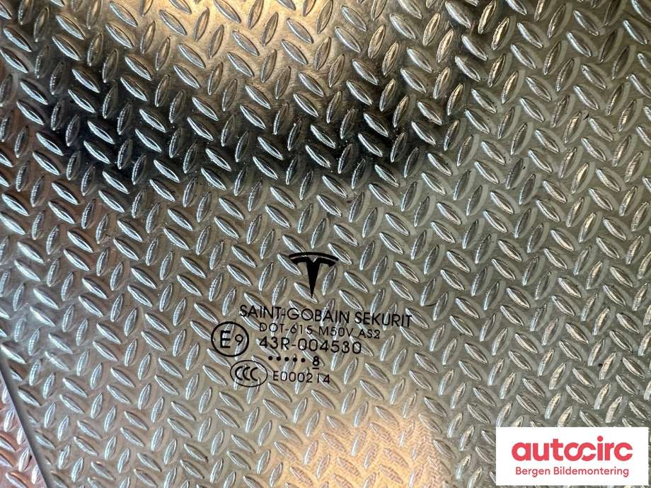 Siderute høyre foran til Tesla Model X 2016-->>  (TESLA|1028823-00-G|1028823-00-J|)