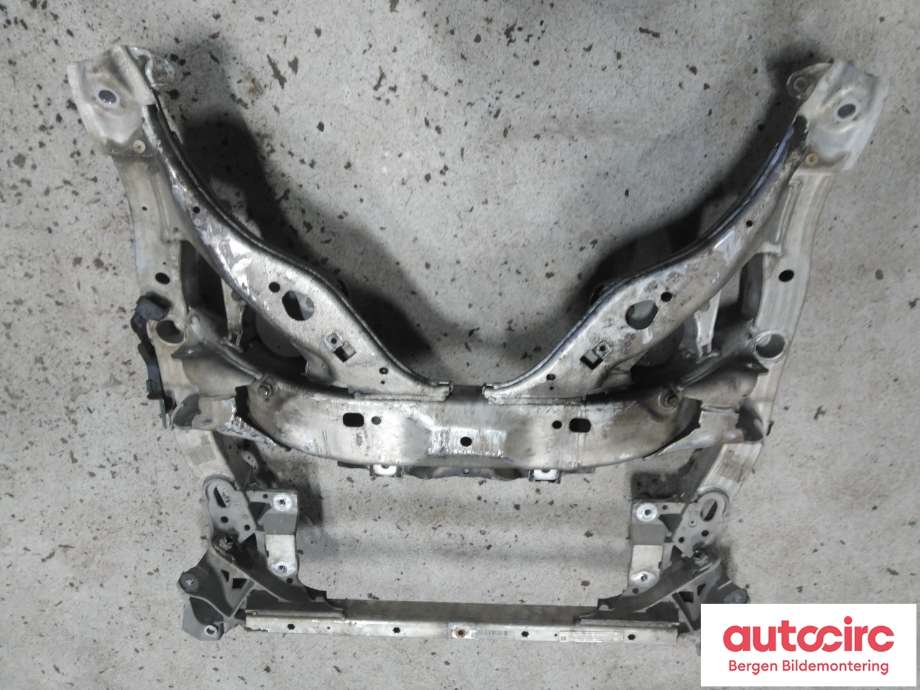 Travers foran hoved til BMW 5-Serie 2010-2017 (F10/F11) (F10/F11) (BMW|31 11 6 796 692|)