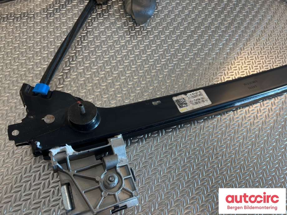 Ruteheis til Tesla Model X 2016-->>  (TESLA|1028819-80-E||1028819-99-E)