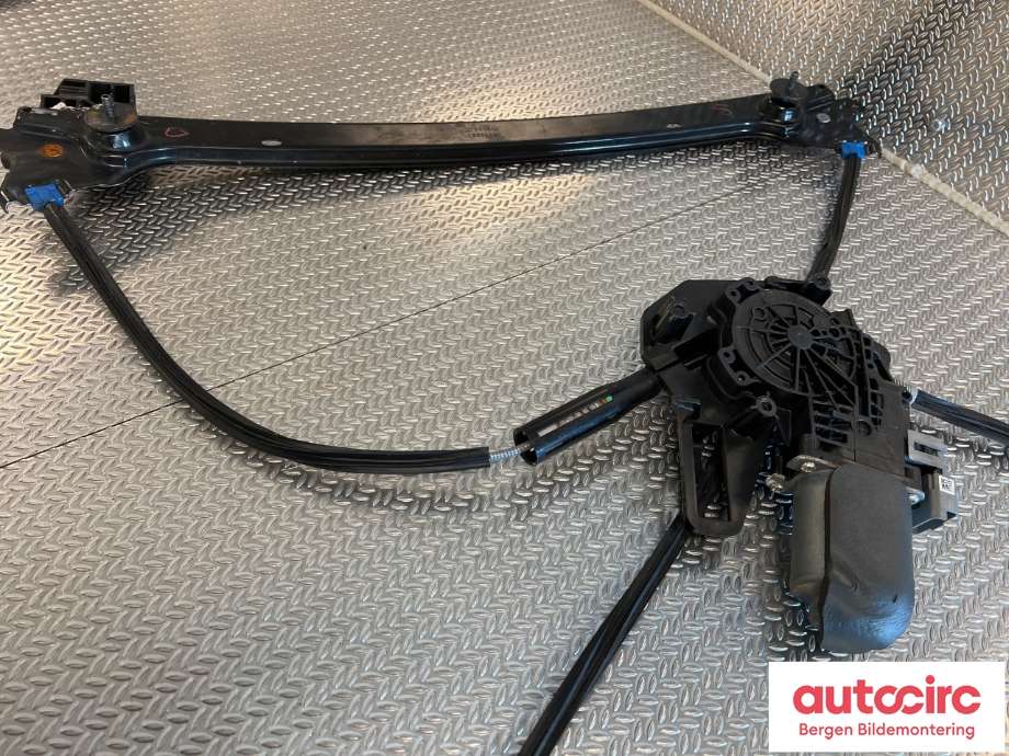 Ruteheis til Tesla Model X 2016-->>  (TESLA|1028819-80-E||1028819-99-E)