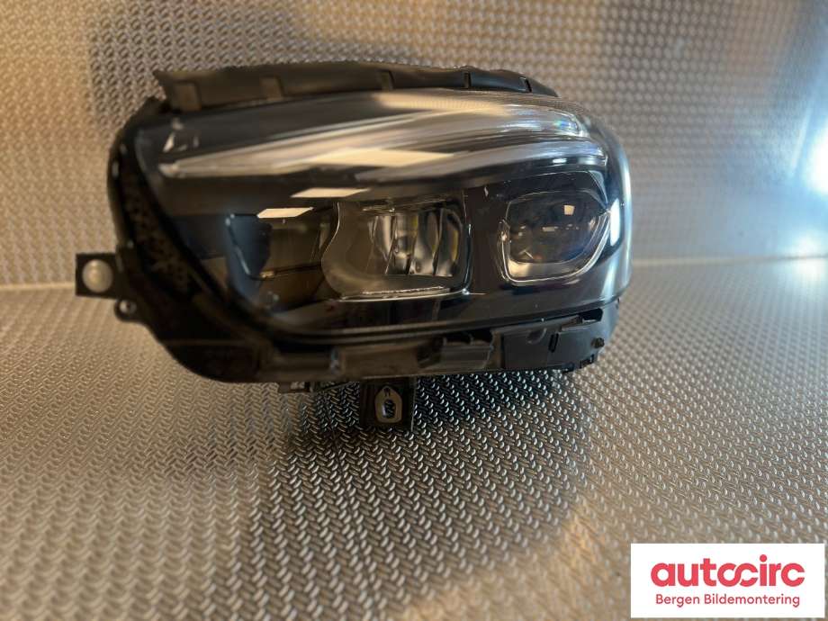 Frontlykt venstre halogen til Mercedes Citan 2021-->> (W420) (W420) (MERCEDES|A4209064200|)