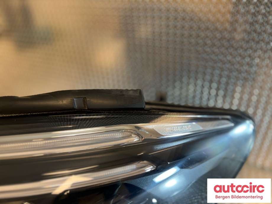 Frontlykt venstre halogen til Mercedes Citan 2021-->> (W420) (W420) (MERCEDES|A4209064200|)