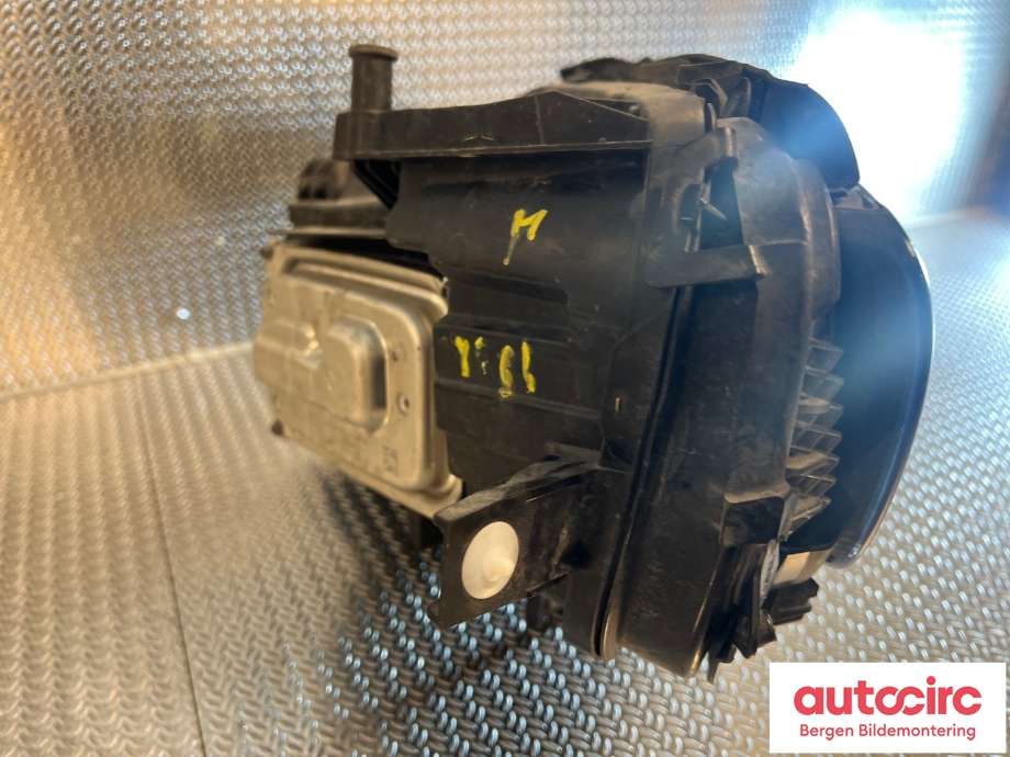 Frontlykt venstre halogen til Mercedes Citan 2021-->> (W420) (W420) (MERCEDES|A4209064200|)