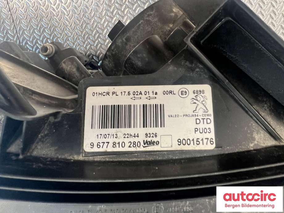 Frontlykt høyre halogen til Peugeot 2008 2013-2019 (Type I) (PEUGEOT|)