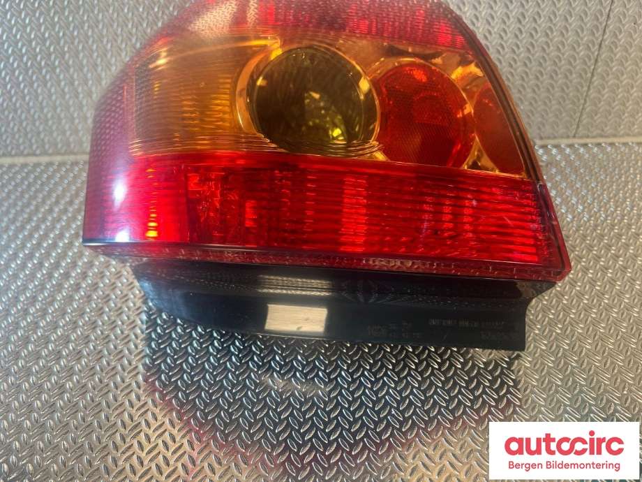 Baklykt høyre til Toyota Corolla 2002-2007  (TOYOTA|8155102300|)