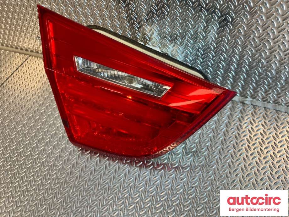 Baklykt venstre indre til BMW 3-Serie 2005-2011 (E90/E91/E92/E93) (E90/E91/E92/E93) (BMW|63 21 4 871 733|)