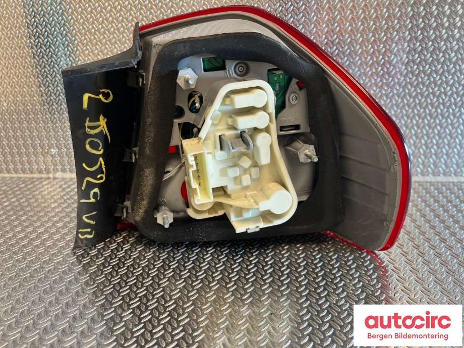 Baklykt venstre til BMW 3-Serie 2005-2011 (E90/E91/E92/E93) (E90/E91/E92/E93) (BMW|63 21 4 871 731||63 21 7 289 425)