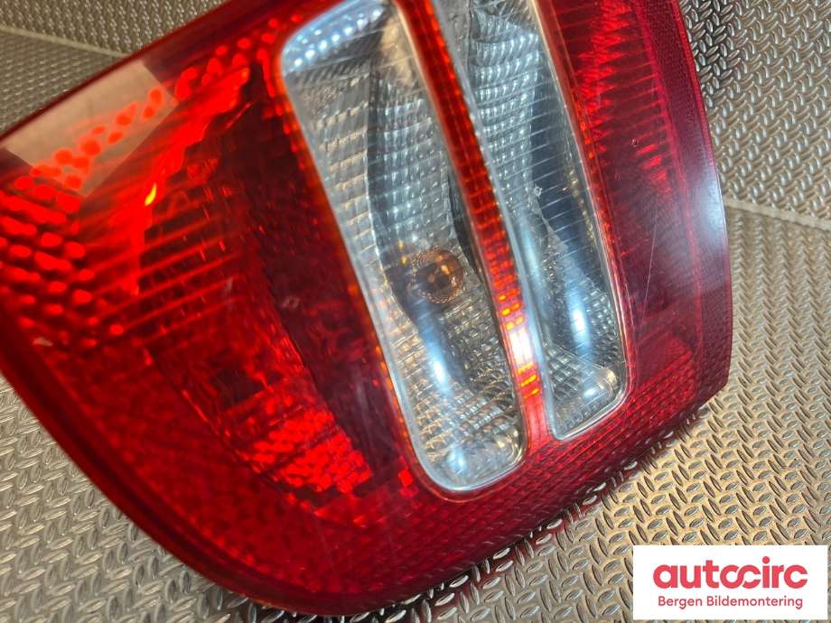 Baklykt venstre til Škoda Octavia 2000-2004 (Type I, Fase 2)  (SKODA|1U6 945 111 C|)