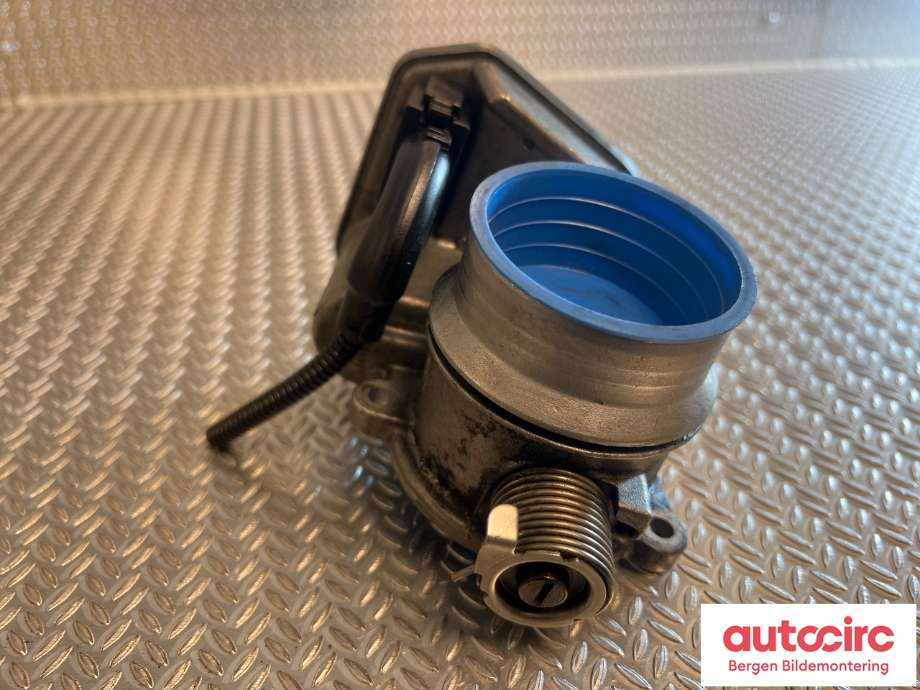 Spjeldhus til BMW 5-Serie 2003-2010 (E60/E61) (E60/E61) (BMW|11 71 7 804 384|)