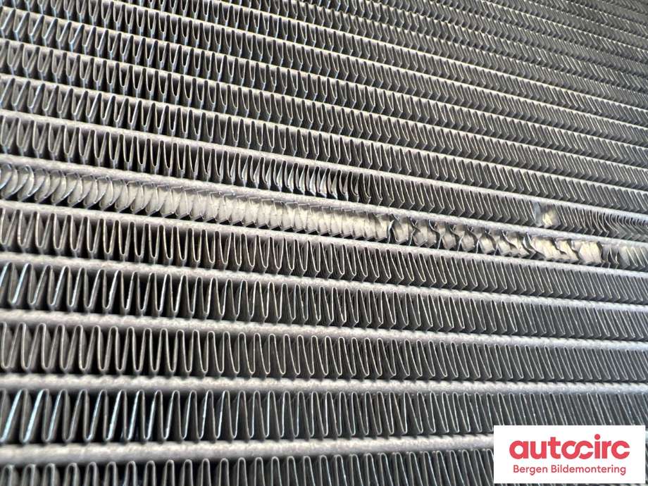 Radiator (manuell gir) til VW Polo 2014-2017 (Type V, Fase 2)  (VOLKSWAGEN|6R0 121 253 A|)