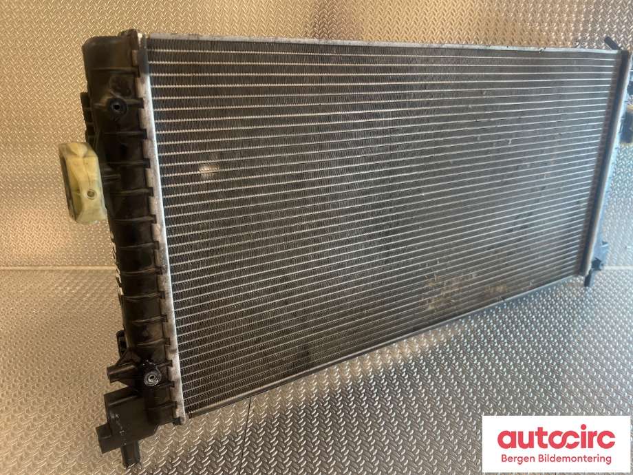 Radiator (manuell gir) til VW Polo 2014-2017 (Type V, Fase 2)  (VOLKSWAGEN|6R0 121 253 A|)