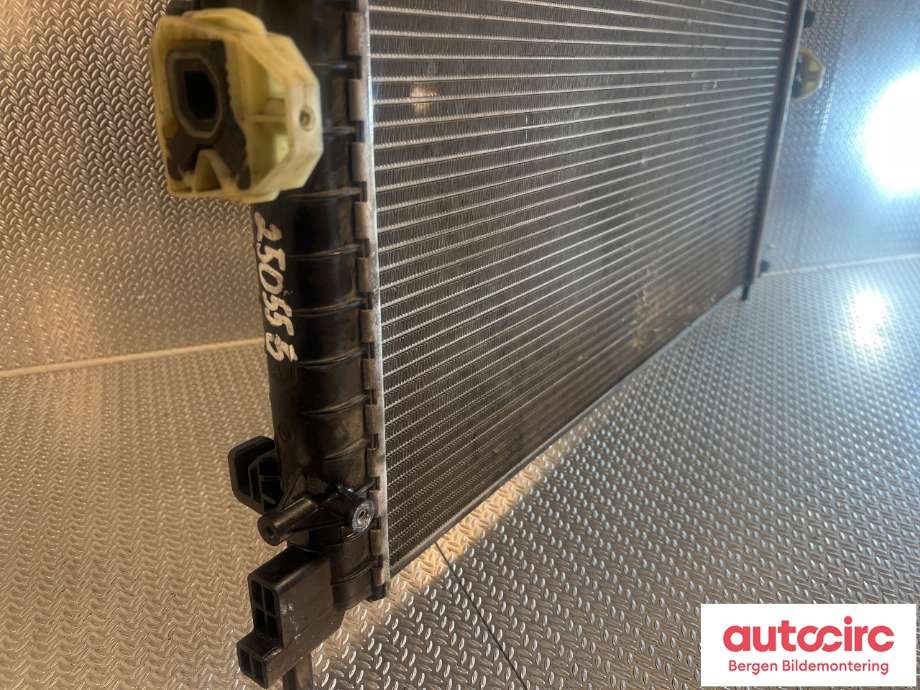 Radiator (manuell gir) til VW Polo 2014-2017 (Type V, Fase 2)  (VOLKSWAGEN|6R0 121 253 A|)