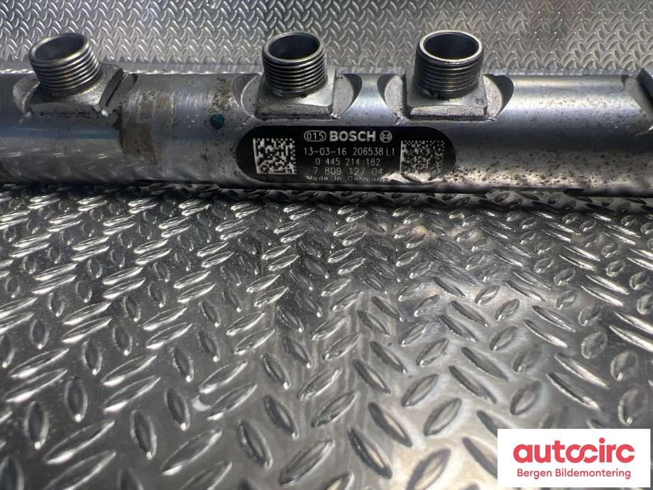 Dyseskinne (fuelrail) til BMW X1 2009-2015 (E84) (E84) (13 53 7 809 127|)