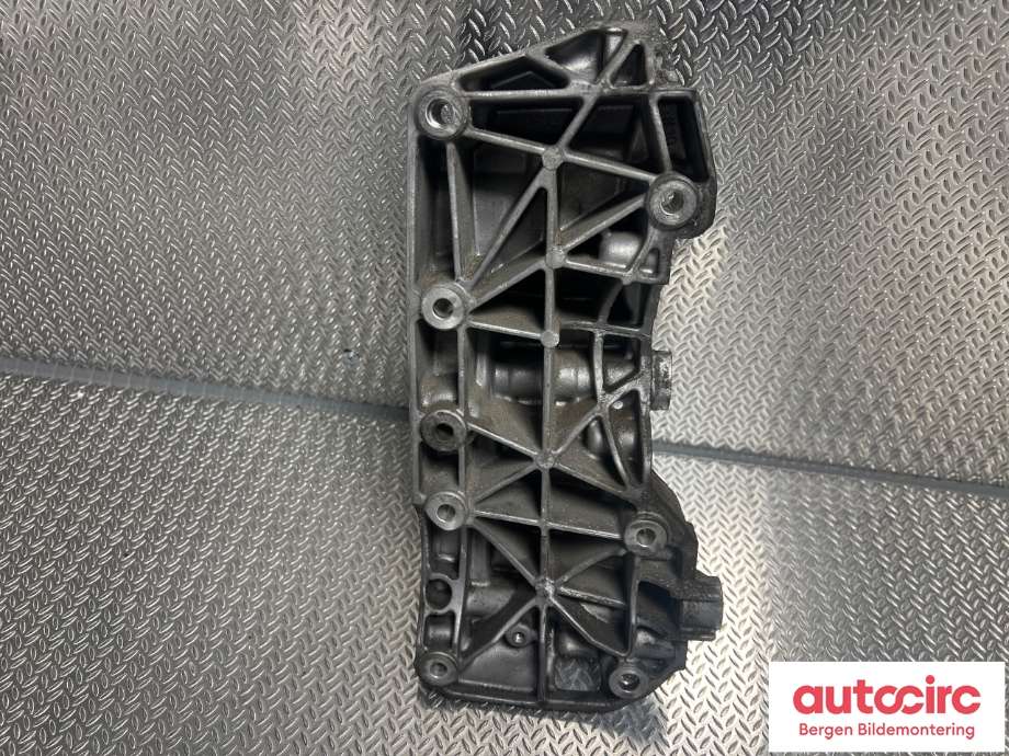 Dynamobrakett til BMW X1 2009-2015 (E84) (E84) (11 16 8 506 863|)
