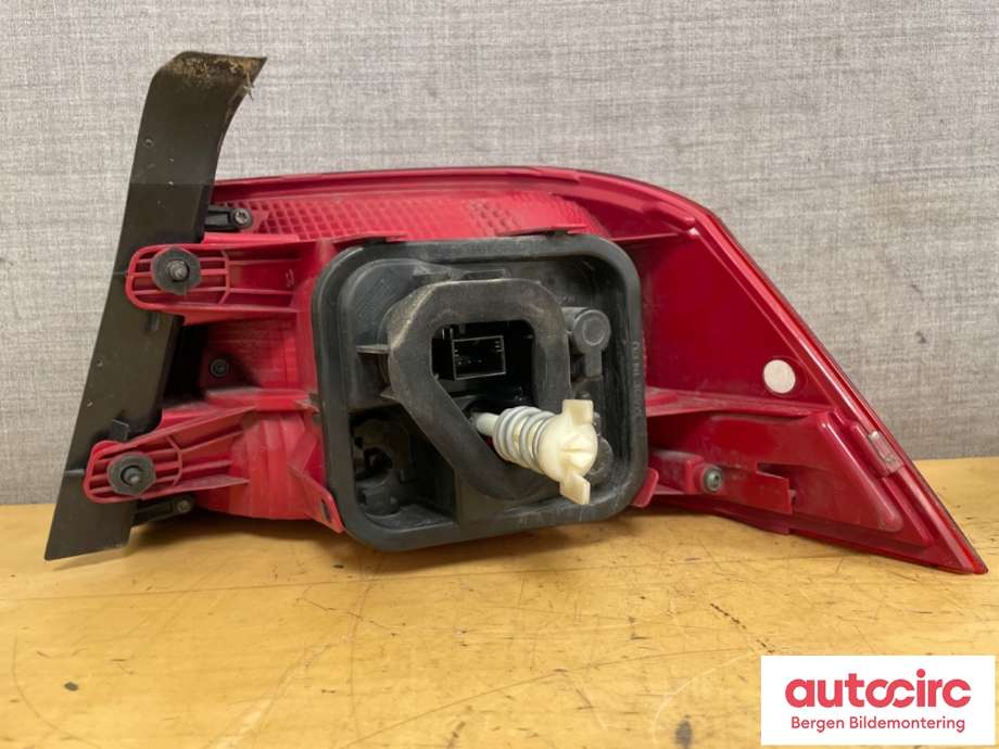 Baklykt venstre til VW Passat 2011-2015 (B7) (B7) (VOLKSWAGEN|3AE 945 095 F|)