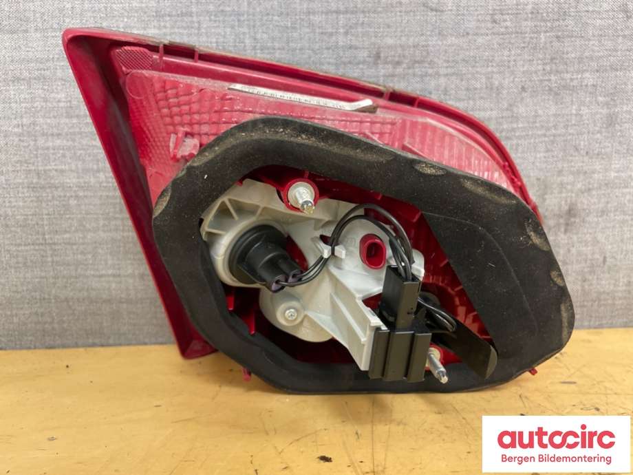 Baklykt høyre indre til VW Passat 2011-2015 (B7) (B7) (VOLKSWAGEN|3AE 945 094 J|)