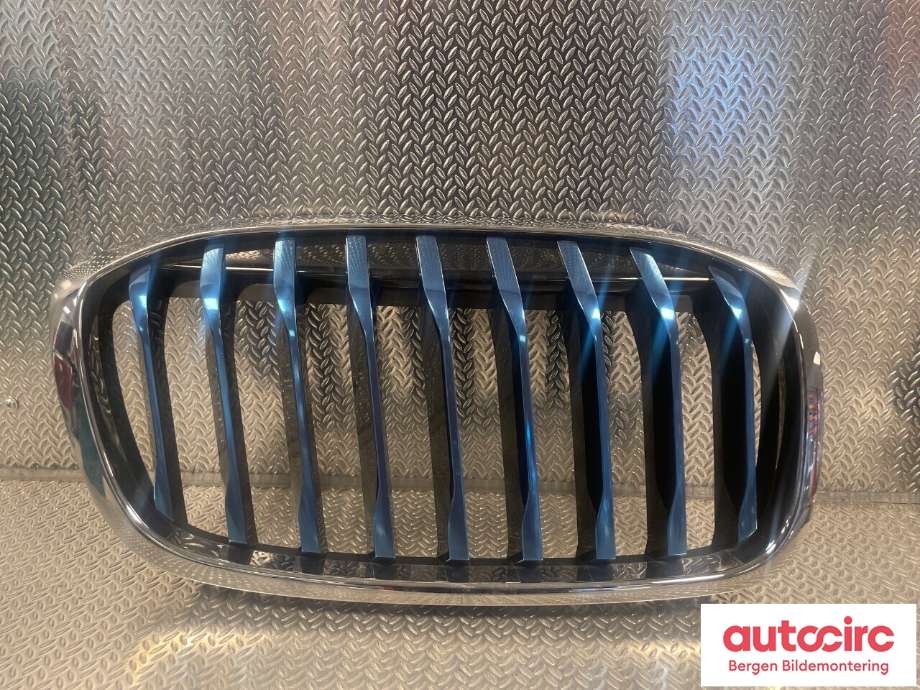 Grill høyre til BMW 2-Serie 2014-2021 (F22/F23) (F22/F23) (BMW 225XE IPERFORMANCE|51 13 5 A3C E54|)