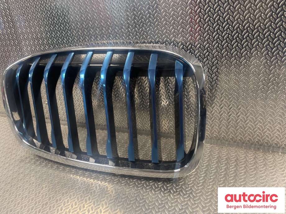 Grill høyre til BMW 2-Serie 2014-2021 (F22/F23) (F22/F23) (BMW 225XE IPERFORMANCE|51 13 5 A3C E54|)