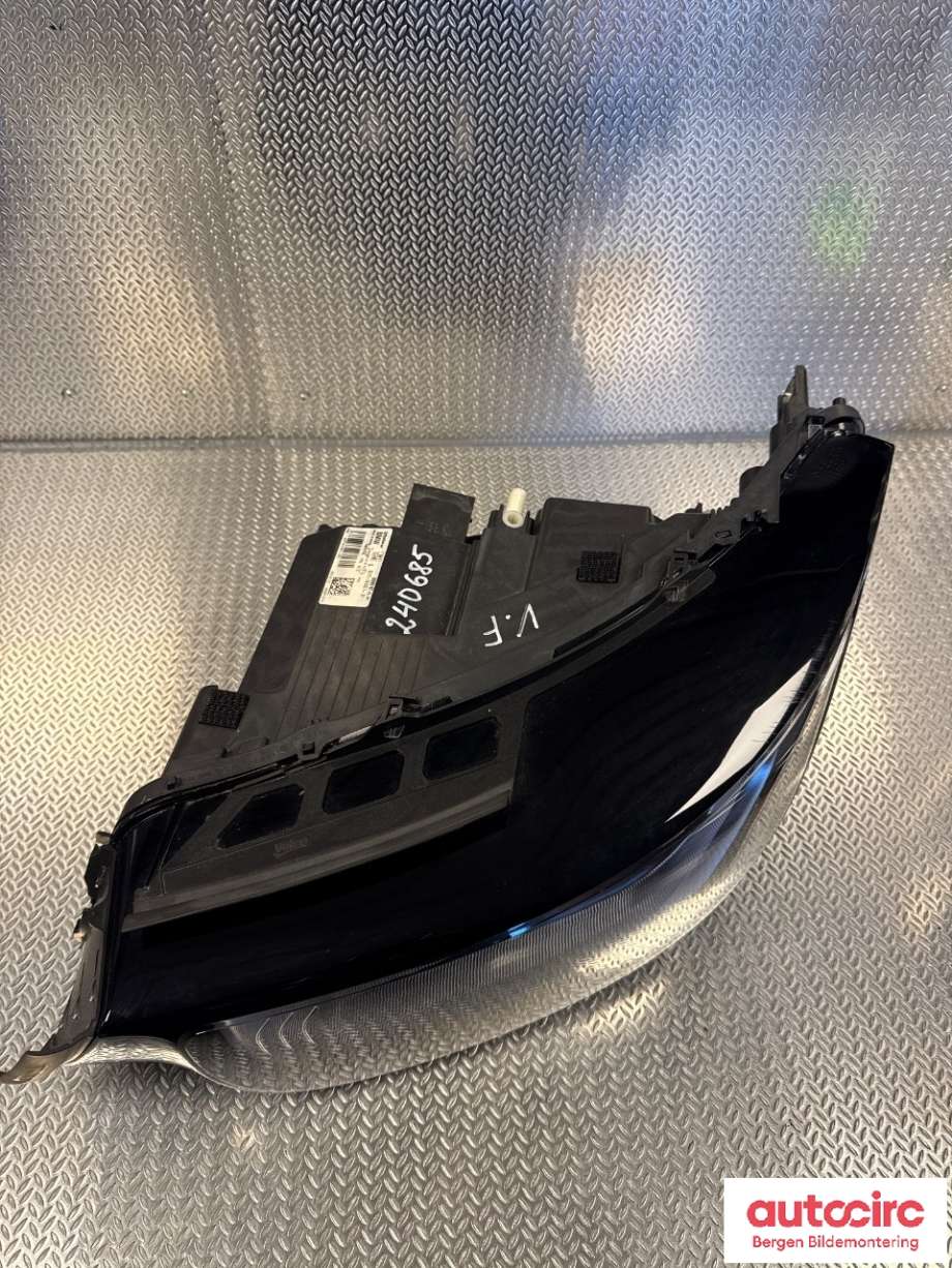 Frontlykt venstre halogen til BMW i3 2013-2022 (BMW|)