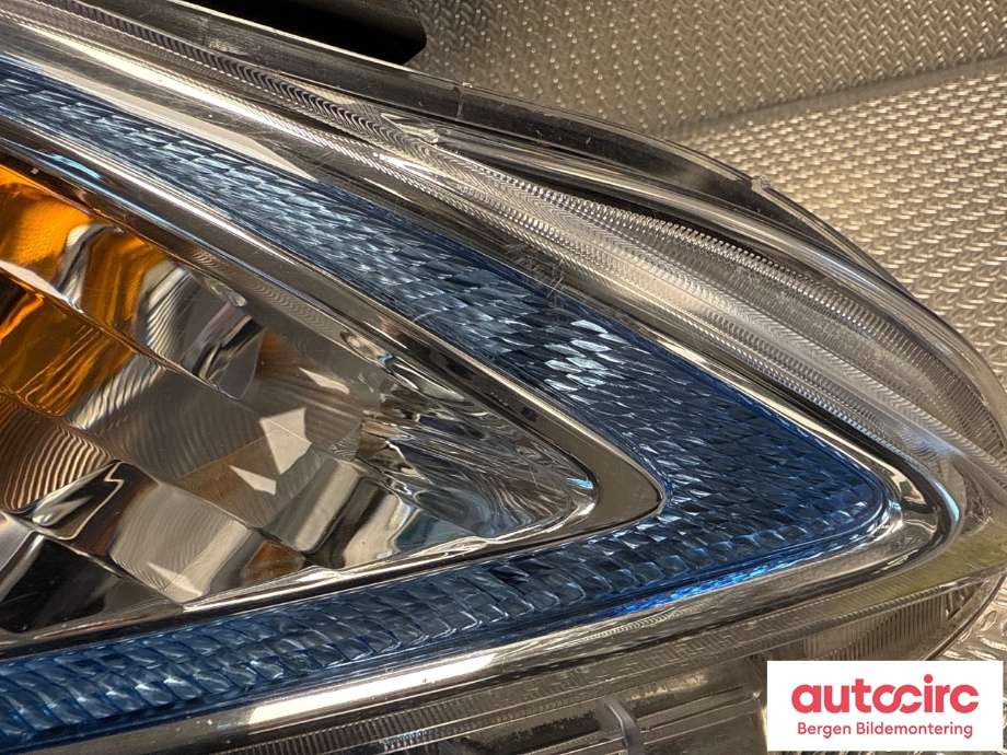 Frontlykt høyre halogen til Nissan NV200 2010-2019  (NISSAN|260104FA0A|)
