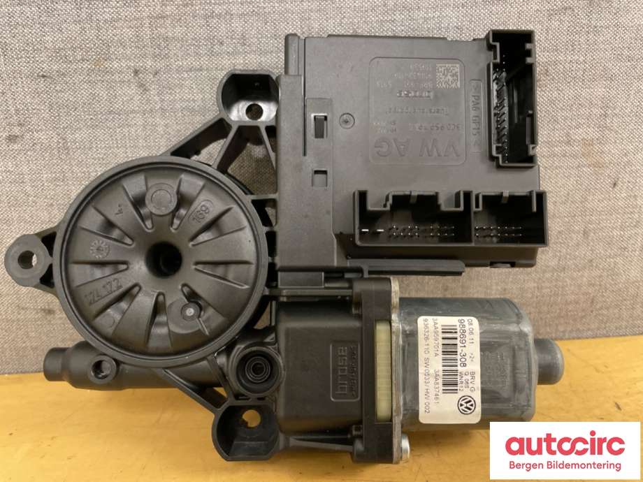 Ruteheis venstre til VW Passat 2011-2015 (B7) (B7) (VOLKSWAGEN|3AA 959 701 A|3AA837461|0 130 822 451)