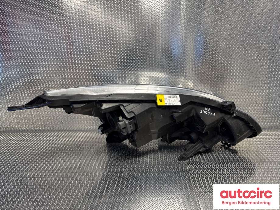 Frontlykt venstre halogen til Nissan NV200 2010-2019  (NISSAN|260604FA0A|)