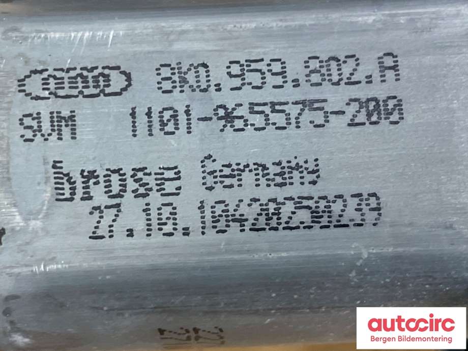 Ruteheis høyre til Škoda Superb 2008-2015 (Type II) (SKODA|8K0 959 802 A|)