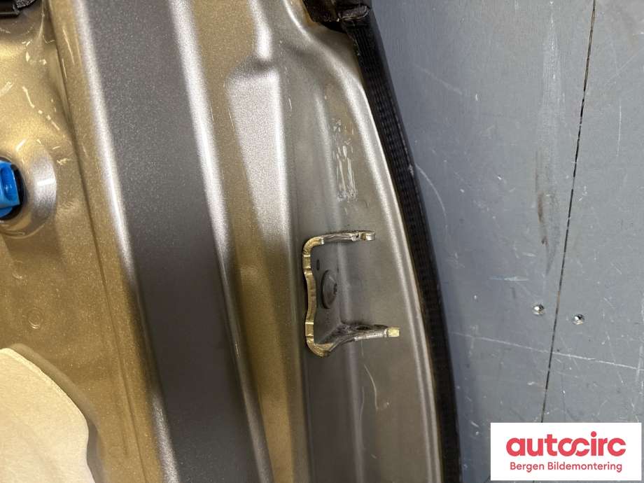 Dør venstre bak til Peugeot 5008 2010-2017 (Type I)  (PEUGEOT|9006 S6|)