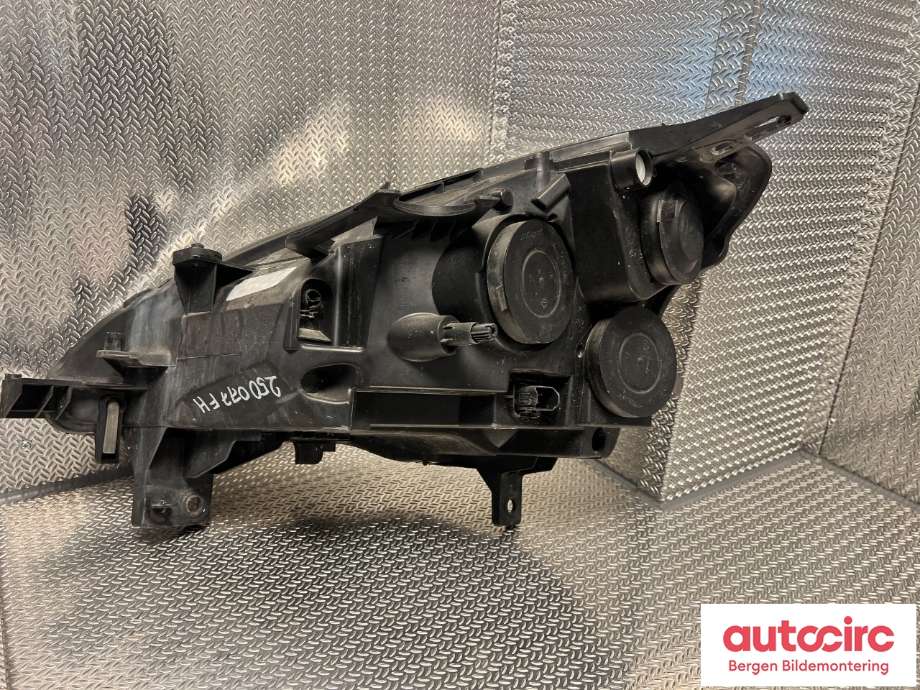 Frontlykt høyre halogen til Peugeot Partner 2008-2015 (Type II, Fase 1) (PEUGEOT|96 772 023 80|)