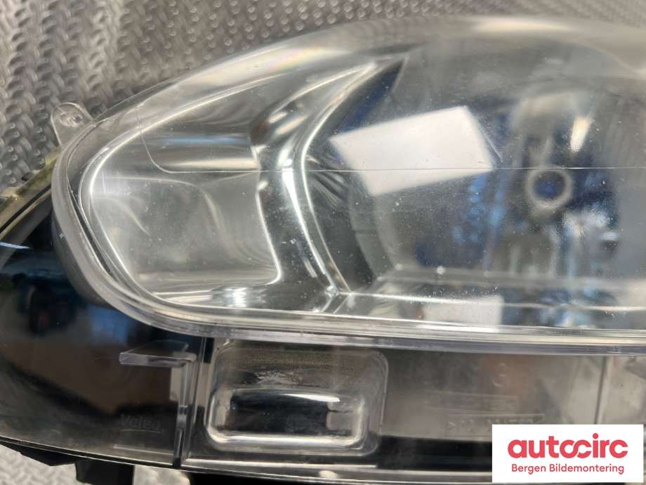 Frontlykt venstre halogen til Peugeot Partner 2008-2015 (Type II, Fase 1)  (PEUGEOT|96 772 024 80|)