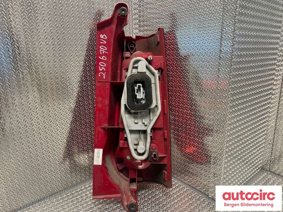 Baklykt venstre til Peugeot Partner 2008-2015 (Type II, Fase 1)  (PEUGEOT|6350 FJ|)