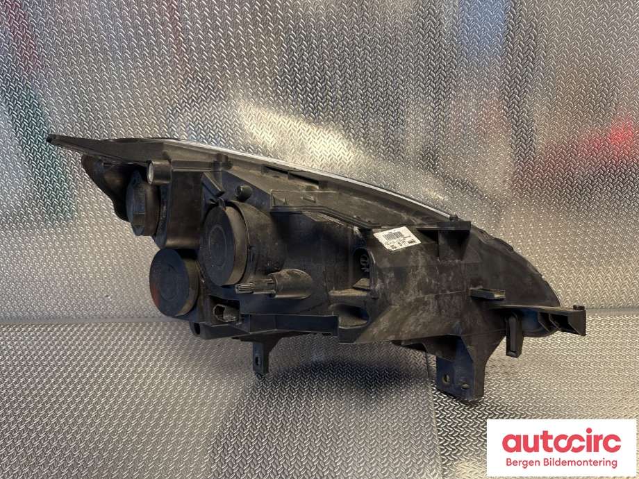 Frontlykt venstre halogen til Peugeot Partner 2008-2015 (Type II, Fase 1)  (PEUGEOT|96 772 024 80|)