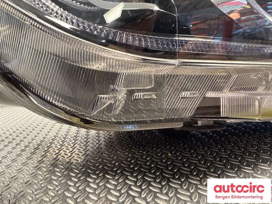 Frontlykt høyre halogen til BYD Tang 2020-->>  (BYD|010F1132FN32410200|)