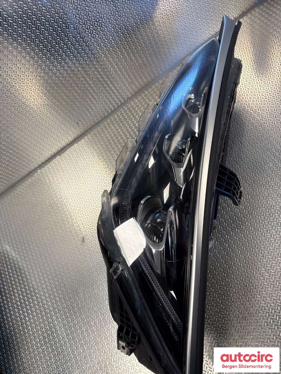 Frontlykt venstre halogen til BYD Tang 2020-->> (BYD|010F1132EN30810003|)