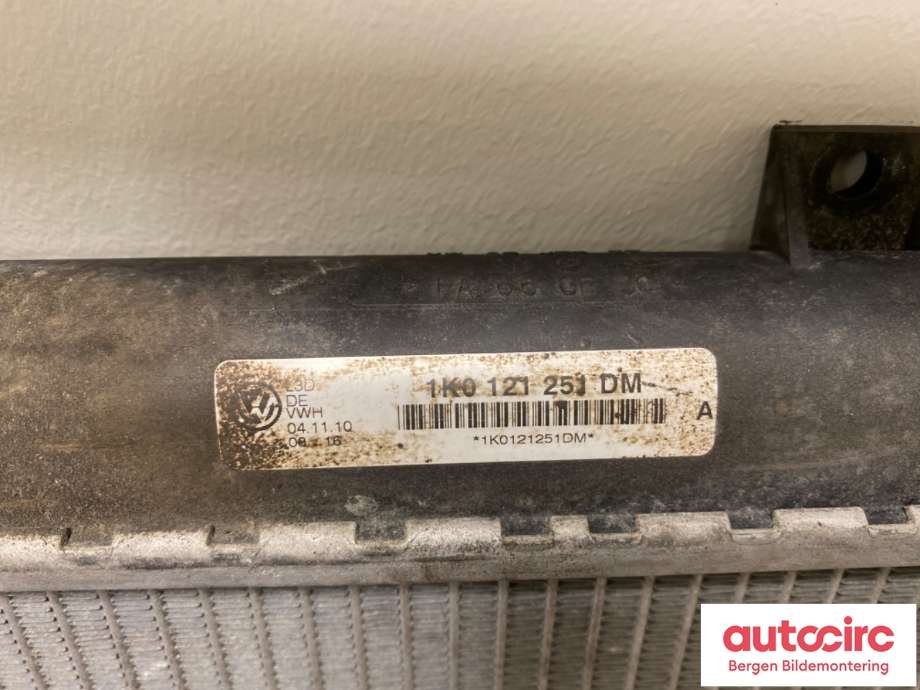 Radiator (automat gir) til Škoda Superb 2008-2015 (Type II)  (SKODA|1K0 121 251 DM)
