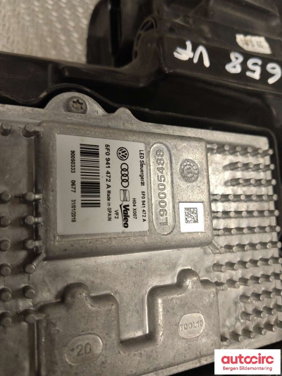 Frontlykt venstre halogen til VW e-Golf 2014-2017 (Fase 1) (VOLKSWAGEN|5GE 941 773|)