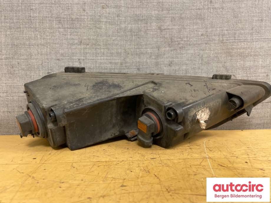 Frontlyktehus til VW Passat 2011-2015 (B7) (B7) (VOLKSWAGEN|3AA 941 661 G|)