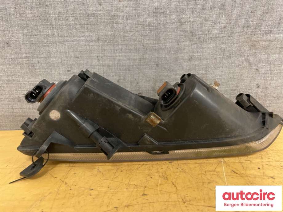 Frontlyktehus til VW Passat 2011-2015 (B7) (B7) (VOLKSWAGEN|3AA 941 661 G|)
