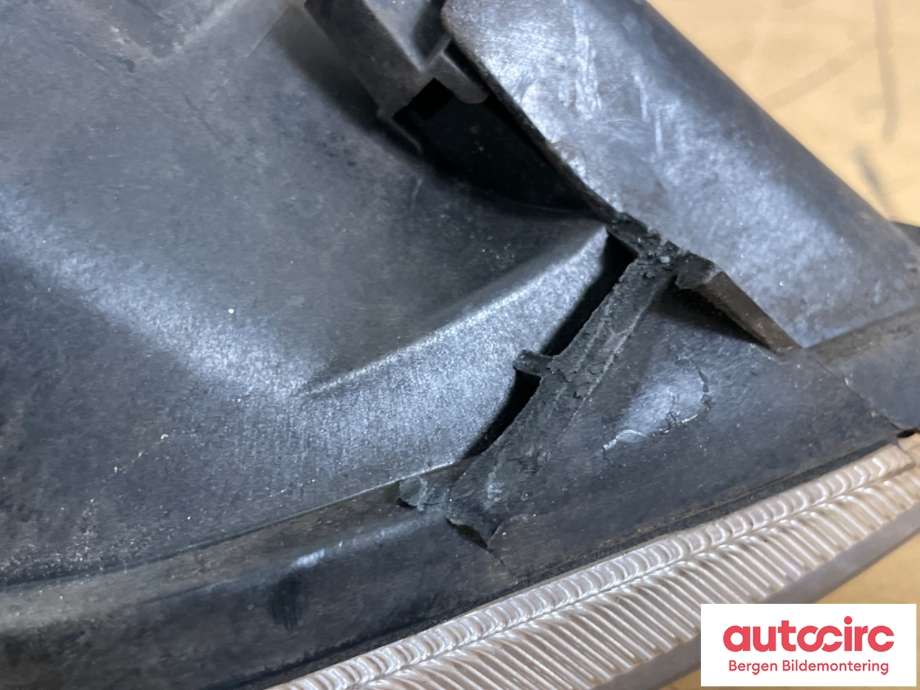 Frontlyktehus til VW Passat 2011-2015 (B7) (B7) (VOLKSWAGEN|3AA 941 661 G|)